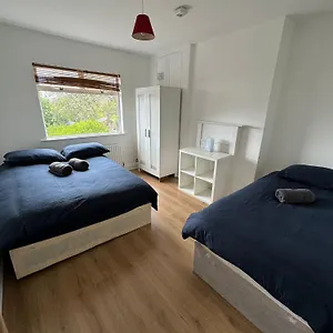 Guest house Nice Triple At 2 Iveragh Rd-6, Dublin